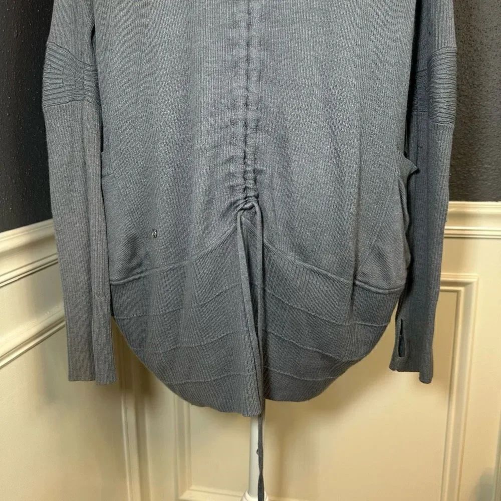 Lululemon Transformation Wrap - Picture 13 of 14